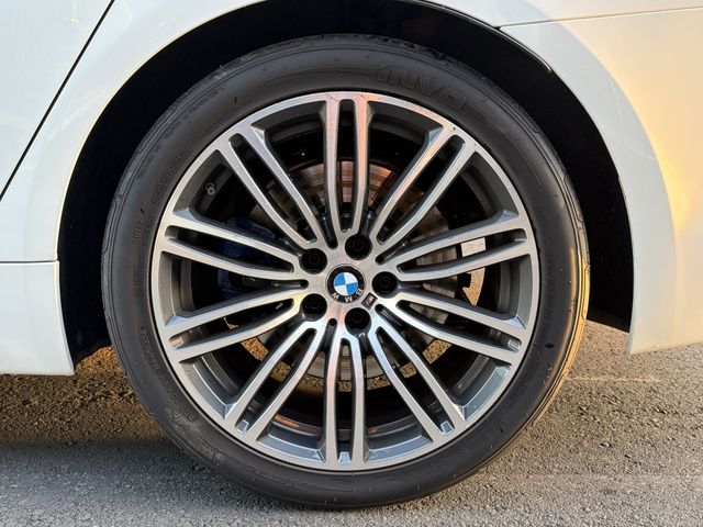 BMW 5SERIES SEDAN 2018 Image 31