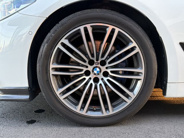 BMW 5SERIES SEDAN 2018 Image 31