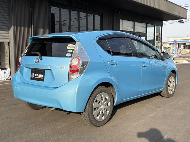 TOYOTA AQUA 2013 Image 31