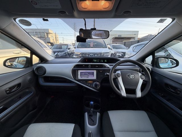 TOYOTA AQUA 2013 Image 31