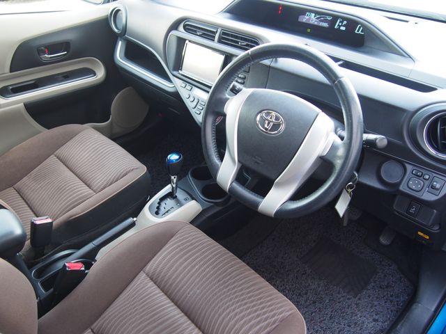 TOYOTA AQUA 2014 Image 31