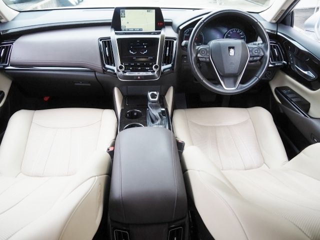 TOYOTA CROWN SEDAN HYBRID 4 2019 Image 31