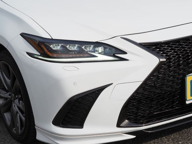 TOYOTA LEXUS ES300H 2019 Image 31