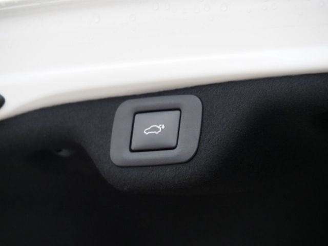 TOYOTA LEXUS ES300H 2019 Image 31