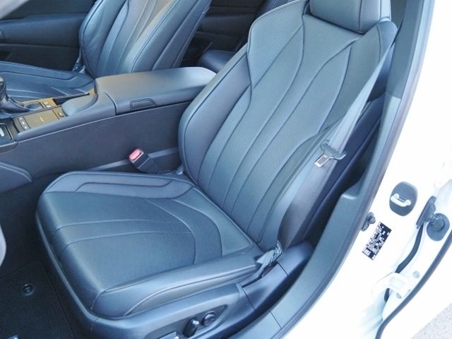 TOYOTA LEXUS ES300H 2019 Image 31