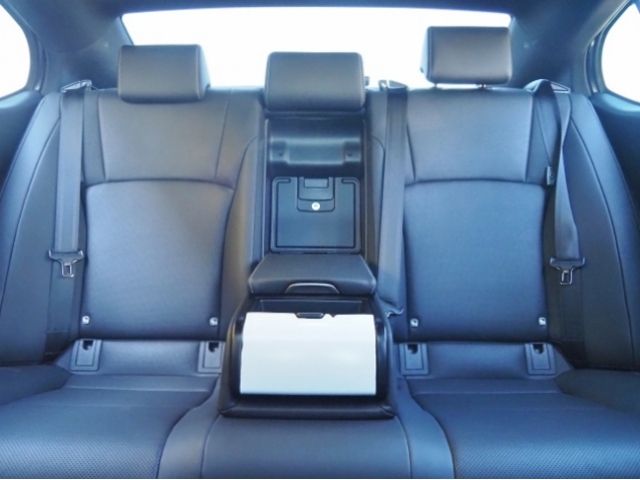 TOYOTA LEXUS ES300H 2019 Image 31