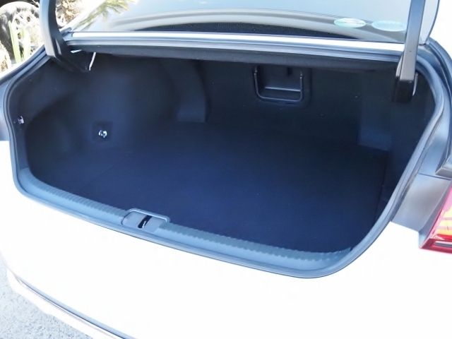 TOYOTA LEXUS ES300H 2019 Image 31