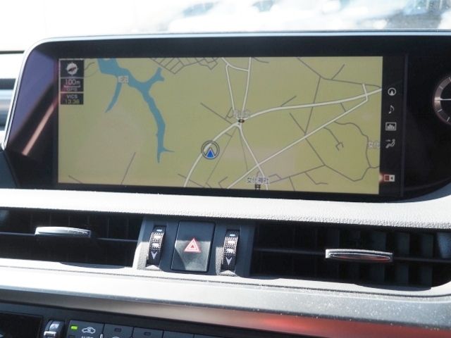 TOYOTA LEXUS ES300H 2019 Image 31