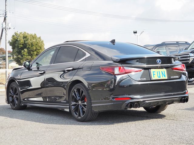 TOYOTA LEXUS ES300H 2021 Image 31