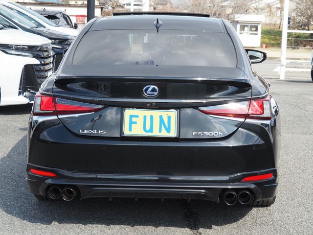 TOYOTA LEXUS ES300H 2021 Image 31