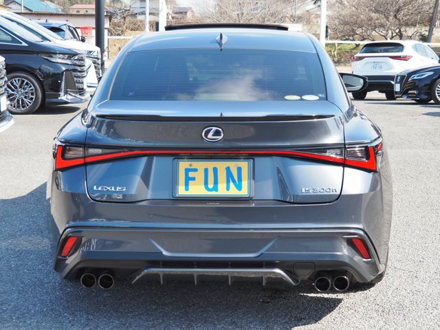 TOYOTA LEXUS IS300H 2021 Image 31