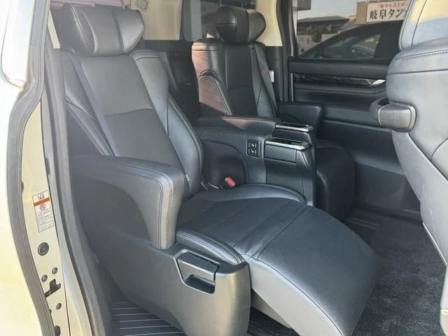 TOYOTA ALPHARD 2018 Image 31