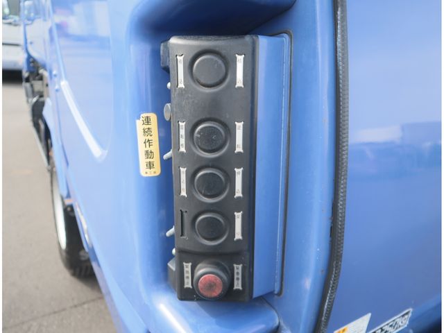 MITSUBISHI CANTER 2018 Image 31