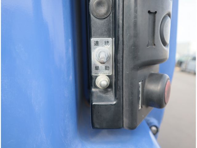 MITSUBISHI CANTER 2018 Image 31