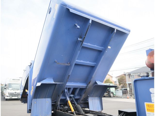 MITSUBISHI CANTER 2018 Image 31