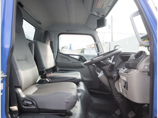 MITSUBISHI CANTER 2018 Image 31