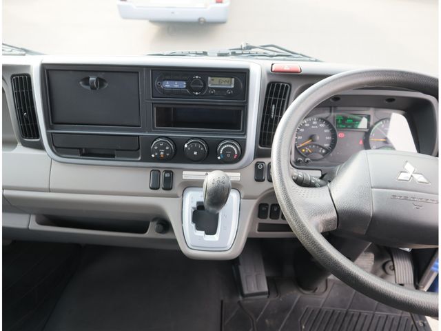 MITSUBISHI CANTER 2018 Image 31