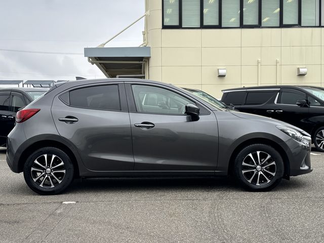 MAZDA DEMIO 2017 Image 31