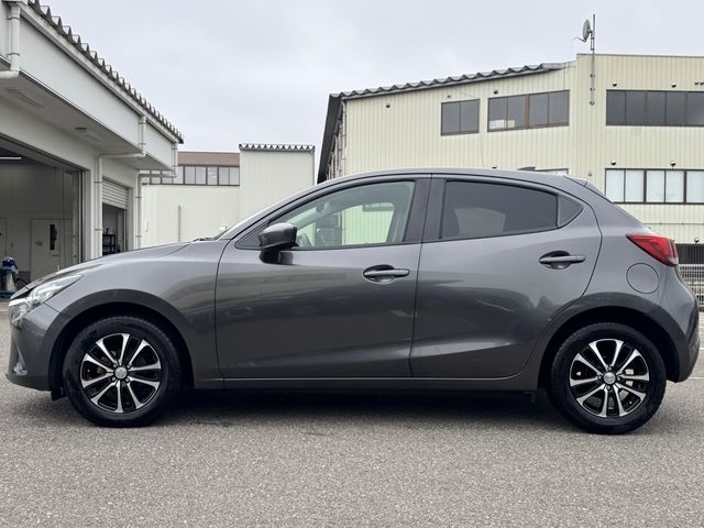 MAZDA DEMIO 2017 Image 31