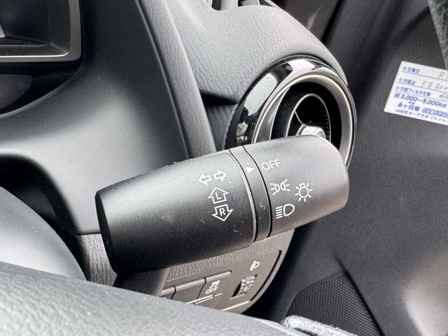 MAZDA DEMIO 2017 Image 31