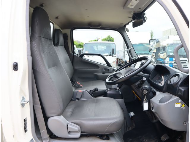 HINO DUTRO 2017 Image 31