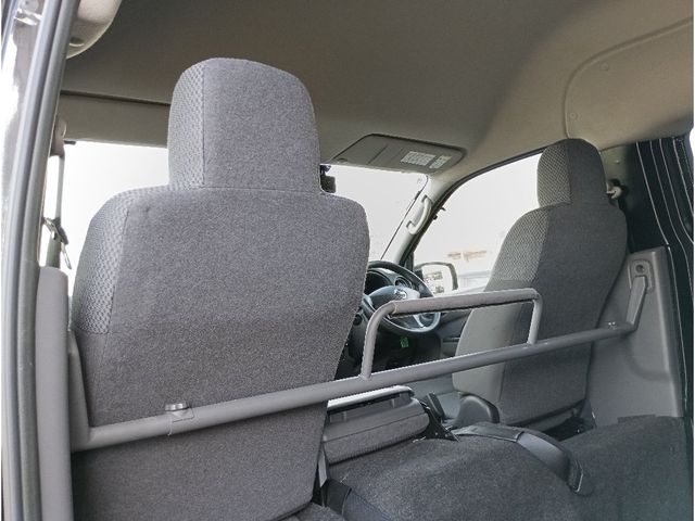 NISSAN NV350 CARAVAN 4WD 2015 Image 31