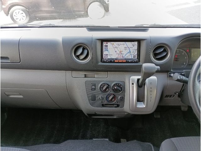 NISSAN NV350 CARAVAN 4WD 2015 Image 31