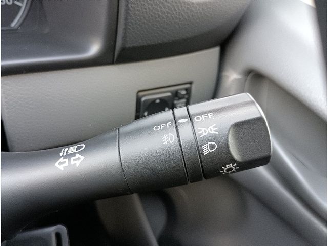 NISSAN NV350 CARAVAN 4WD 2015 Image 31