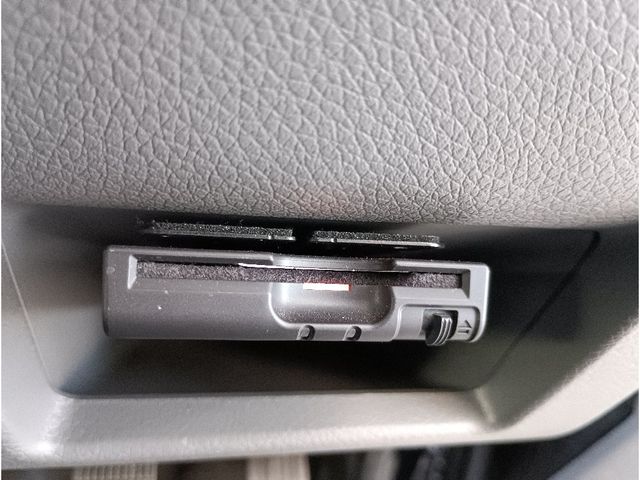 NISSAN NV350 CARAVAN 4WD 2015 Image 31