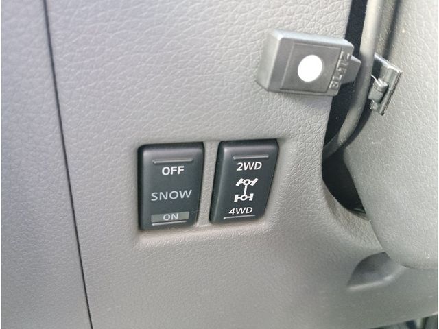 NISSAN NV350 CARAVAN 4WD 2015 Image 31