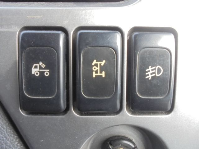 NISSAN DIESEL QUON 2015 Image 31