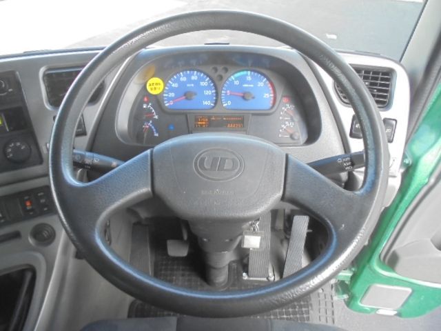 NISSAN DIESEL QUON 2011 Image 31