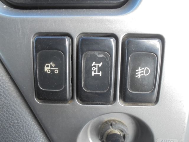 NISSAN DIESEL QUON 2011 Image 31