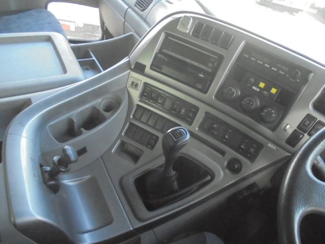 NISSAN DIESEL QUON 2011 Image 31