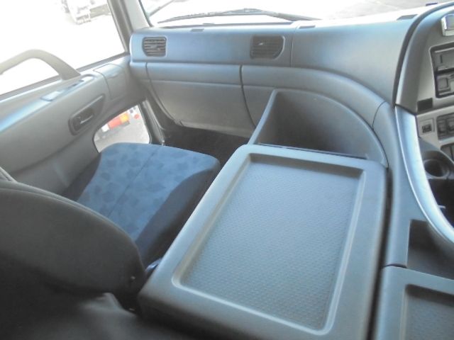 NISSAN DIESEL QUON 2011 Image 31