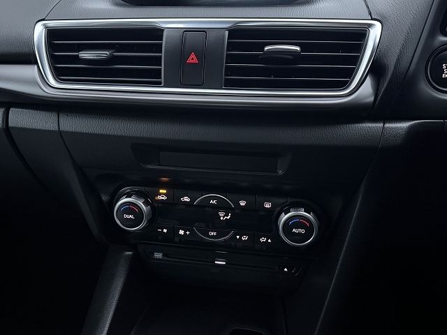 MAZDA AXELA SEDAN 2017 Image 31