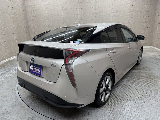 TOYOTA PRIUS 2016 Image 31