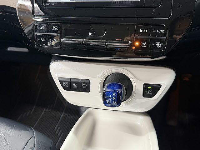 TOYOTA PRIUS 2016 Image 31
