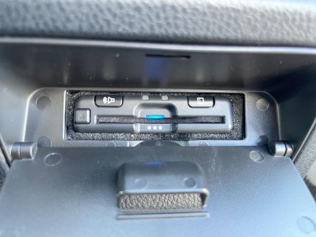 TOYOTA VOXY 2017 Image 31