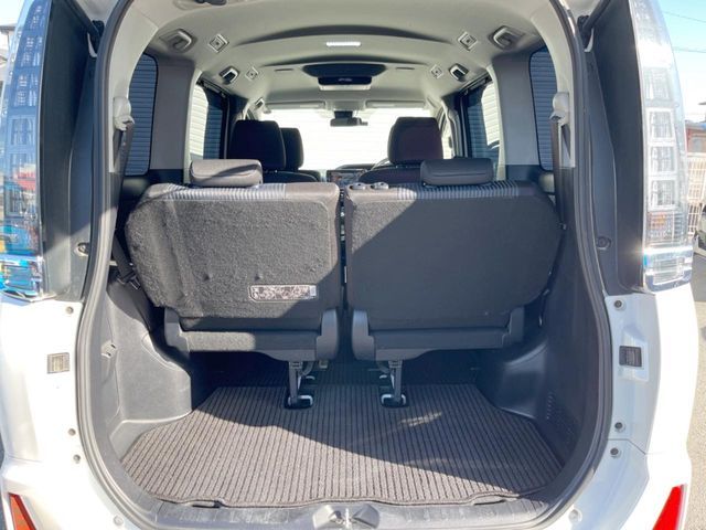 TOYOTA VOXY 2017 Image 31