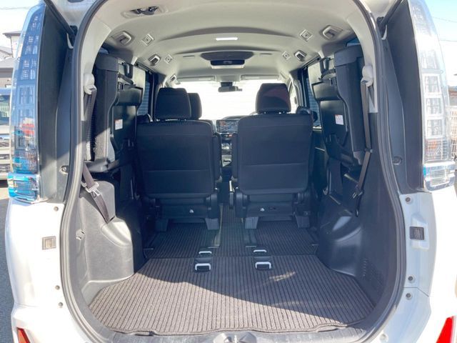 TOYOTA VOXY 2017 Image 31