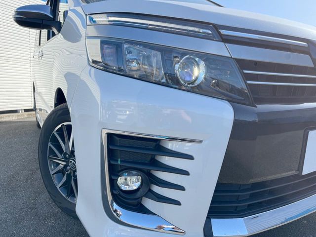 TOYOTA VOXY 2017 Image 31