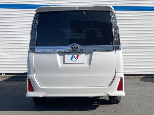 TOYOTA VOXY 2017 Image 31