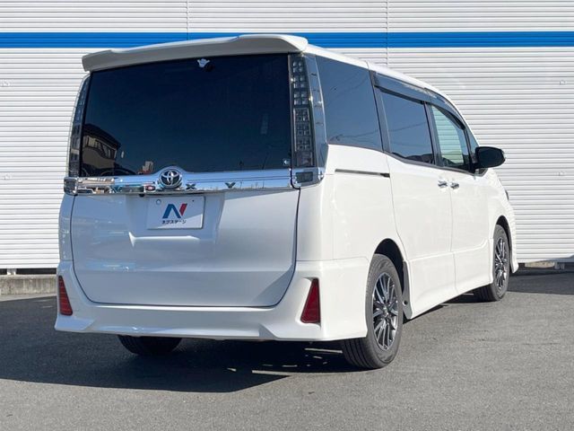 TOYOTA VOXY 2017 Image 31