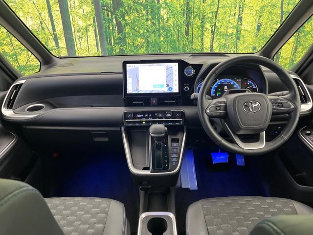 TOYOTA VOXY HYBRID 2022 Image 31