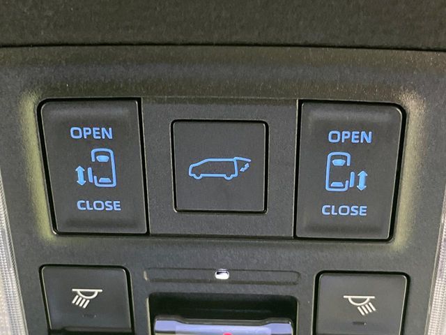 TOYOTA VOXY HYBRID 2022 Image 31