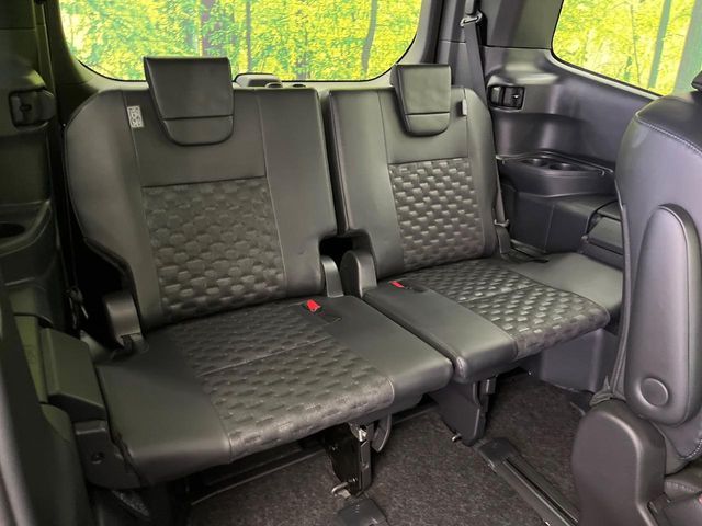 TOYOTA VOXY HYBRID 2022 Image 31