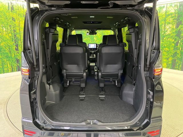 TOYOTA VOXY HYBRID 2022 Image 31