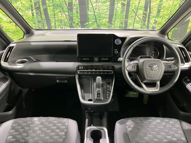 TOYOTA VOXY HYBRID 2023 Image 31