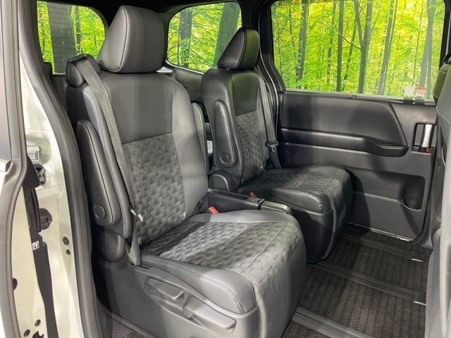 TOYOTA VOXY HYBRID 2023 Image 31